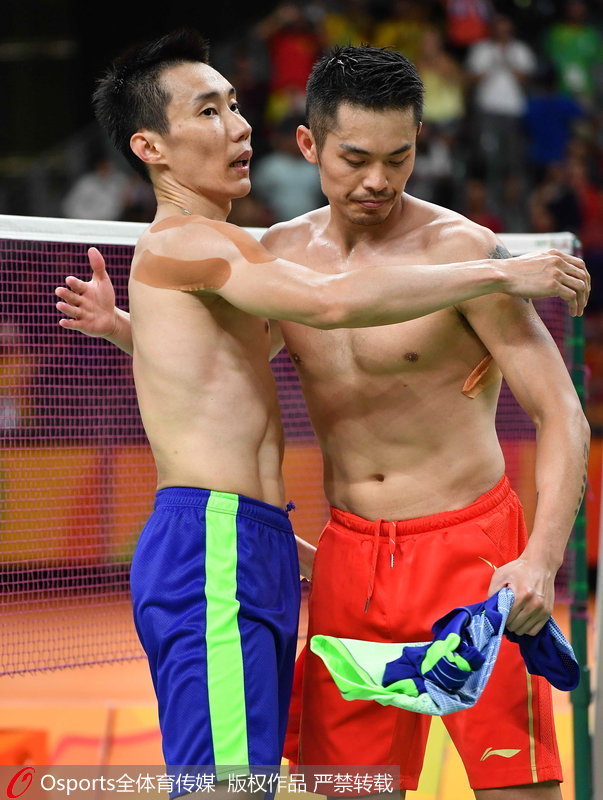 巴西当地时间8月19日上午，在2016年里约奥运会羽毛球男单半决赛中，中国选手林丹1-2不敌马来西亚选手李宗伟，无缘决赛。