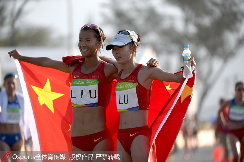 巴西当地时间8月19日下午，在2016年里约奥运会田径女子20公里竞走决赛中，刘虹（左）夺魁、吕秀芝季军。
