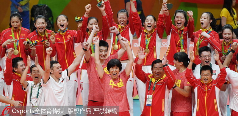 中國女排一起慶祝、一起歡呼！