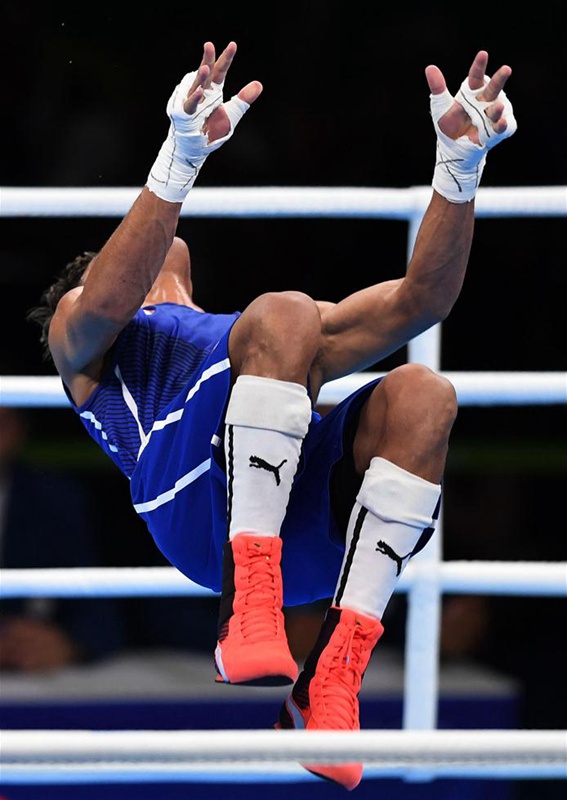 巴西当地时间8月20日下午，在2016年里约奥运会拳击男子56公斤级决赛中，古巴选手拉米雷斯击败美国选手斯蒂文森，获得冠军。 新华社记者蔺以光摄