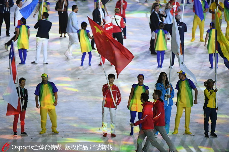 中国体育代表团旗手丁宁