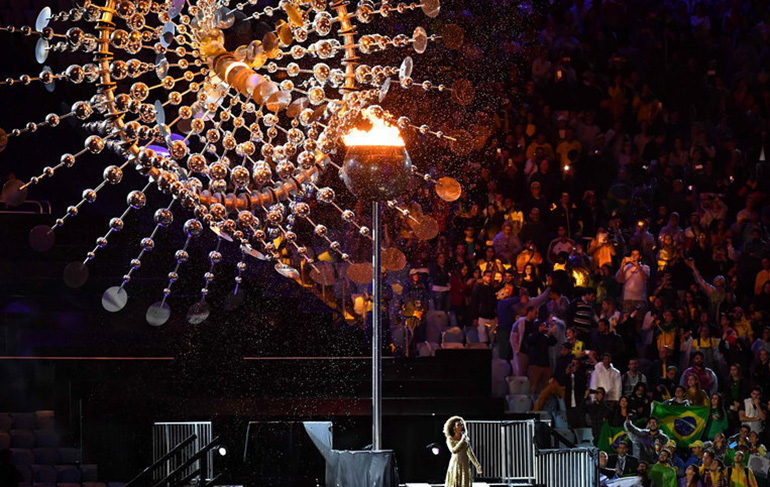 里约奥运会圣火熄灭 圆满闭幕