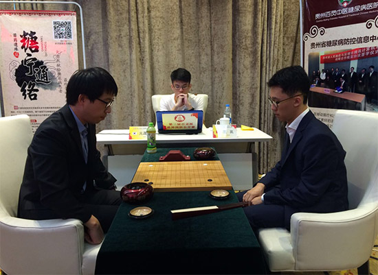 中國選手范胤（右）不敵韓國選手元晟溱（左），無緣半決賽。