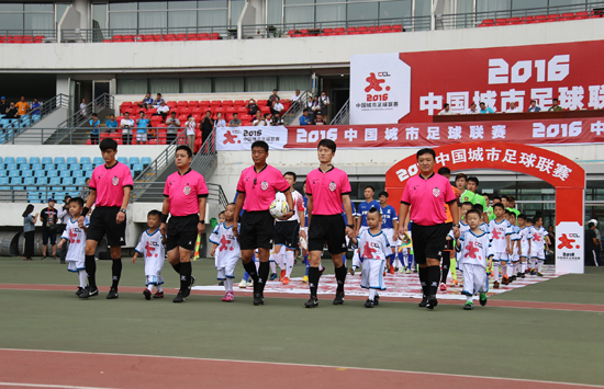 2016中国城市足球联赛16强淘汰赛打响