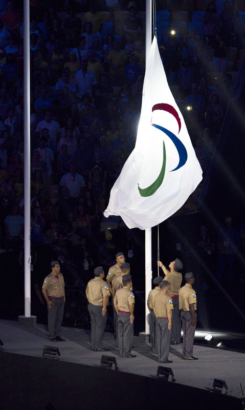 國際殘奧委會會旗在閉幕式上緩緩降下。新華社記者肖藝九攝
