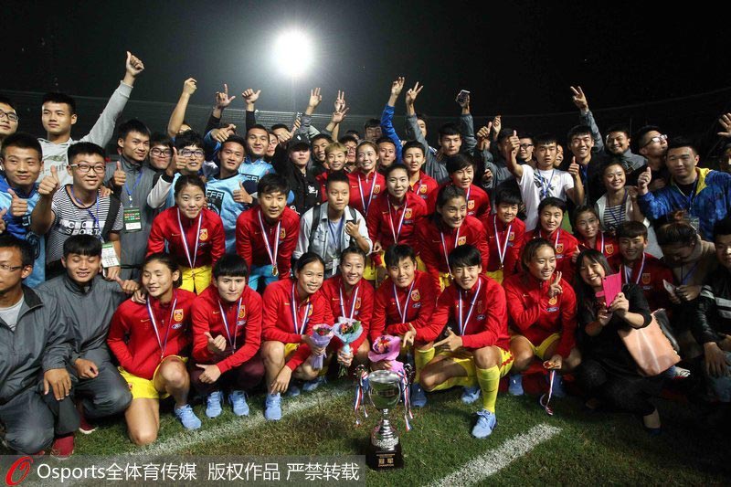 中國女足慶祝冠軍。