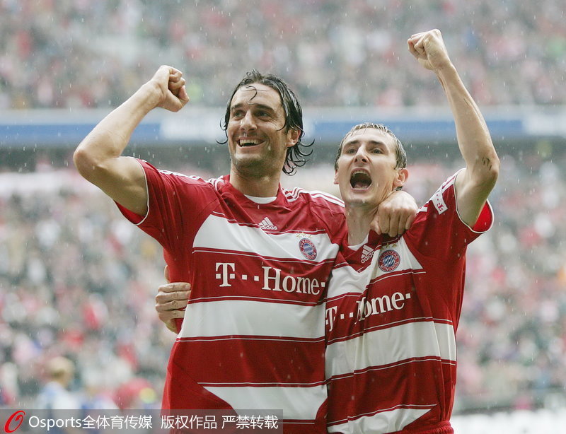 2007-08賽季，德甲首輪，克洛澤與托尼慶祝進球