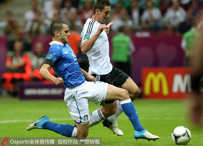 2012年歐洲杯半決賽，德國1-2不敵意大利，克洛澤在比賽中帶球突破