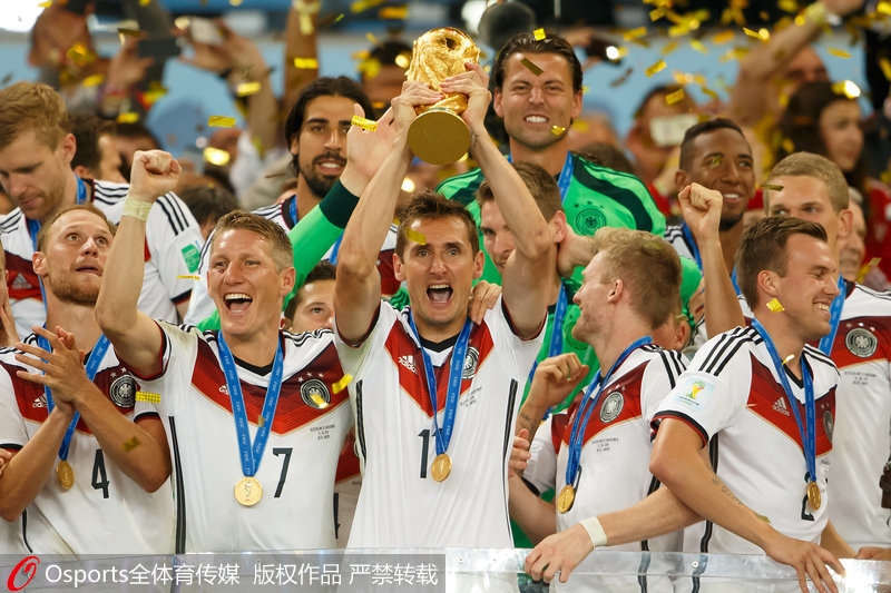 2014年巴西世界杯，克洛澤終於舉起大力神杯
