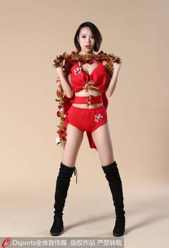 2016年12月24日，廣州龍獅籃球寶貝聖誕主題寫真，大秀性感身姿誘人美腿。