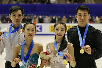中國包攬花樣滑冰雙人滑金銀牌25日，中國選手於小雨/張昊以223.88分的總成績奪得冠軍，隊友彭程/金楊以197.06分的總成績獲得亞軍，朝鮮選手獲得季軍。【詳細】 