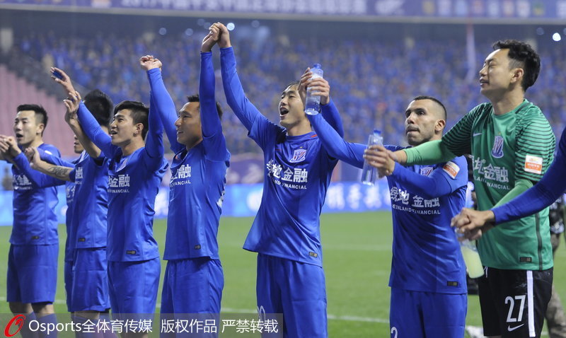 上海申花隊員賽后慶祝勝利