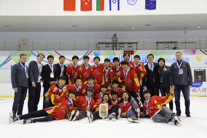 U18男子冰球世青賽 中國隊五戰全勝奪冠順利升組
