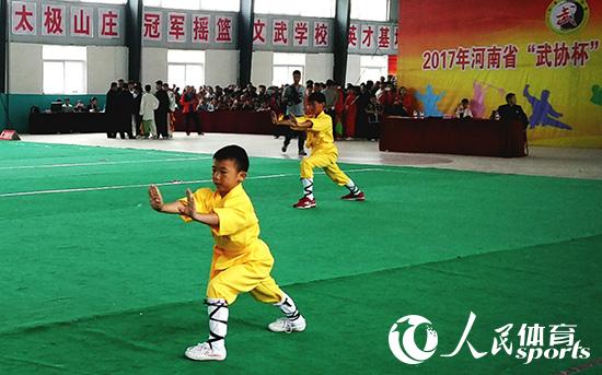 小選手在傳統拳術比賽中。人民網記者 王霞光攝