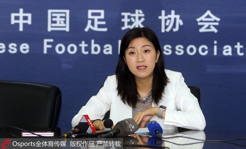 中国足协新闻发言人黄诗薇在通气会回答记者提问