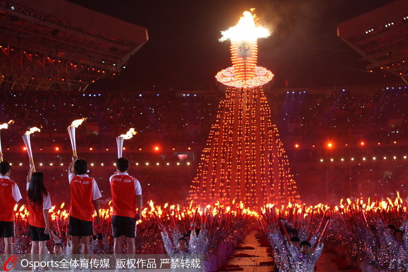 2009年第十一屆全運會開幕式，王皓等五人點燃主火炬。