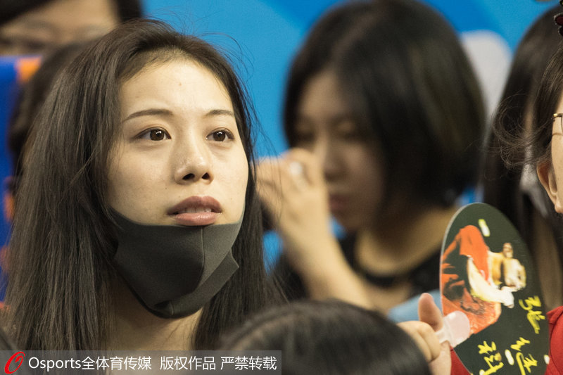 高清：全運會乒球男子團體預賽 迷妹看台打標語示愛張繼科【4】