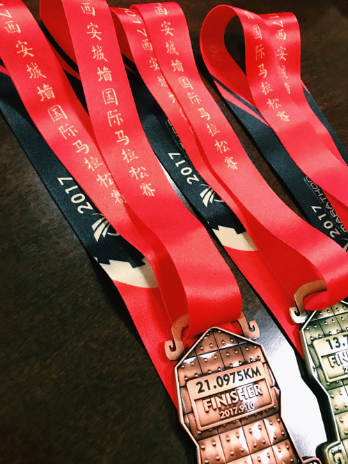 2017西安城墙国际马拉松赛奖牌亮相 延续传统