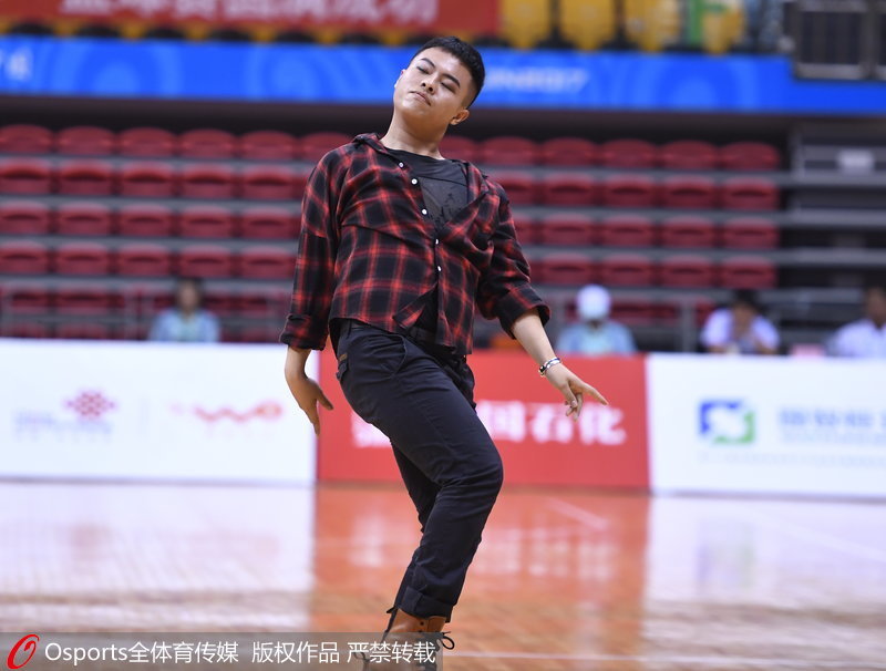 組圖：全運會男子籃球成年組小組賽 啦啦隊爵士舞熱舞演出【2】