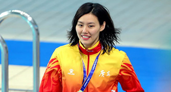 女子50米自由泳决赛 广东队刘湘夺冠