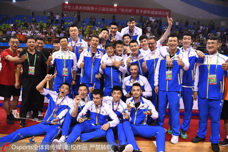 高清：辽宁78-61击败新疆 首夺全运会男篮冠军