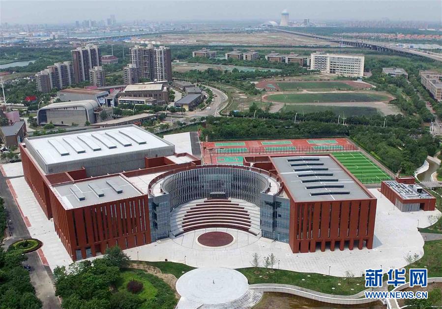 這是新建成的天津科技大學體育館全景。