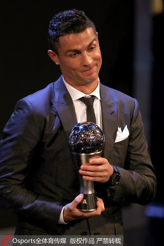 C羅蟬聯國際足聯年度最佳男足運動員
