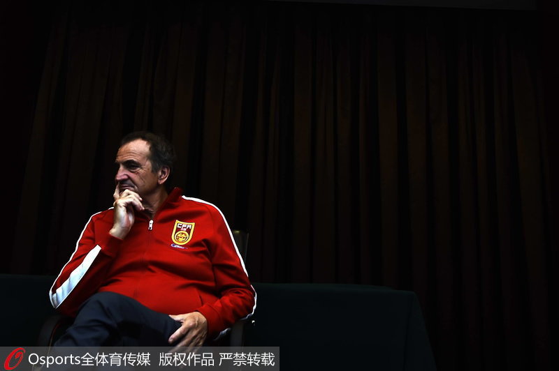 高清:中国女足主教练布鲁诺下课 曾被爆过度干