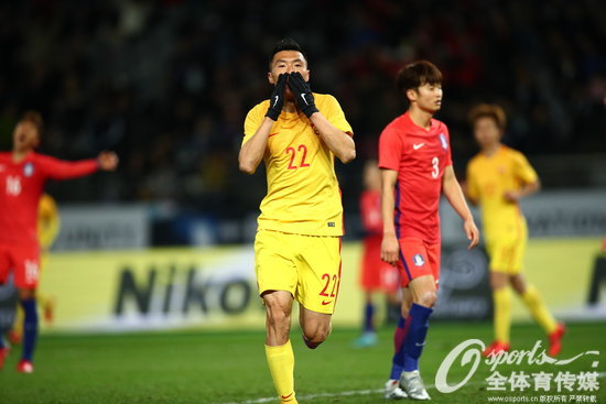 2017年12月9日，2017年男足东亚杯：中国2：2平韩国，于大宝头球救主。