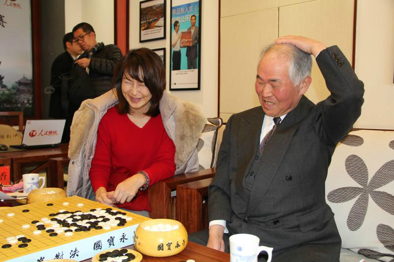 日本元老棋手組合大竹英雄/吉田美香在混雙賽中。曲江 攝