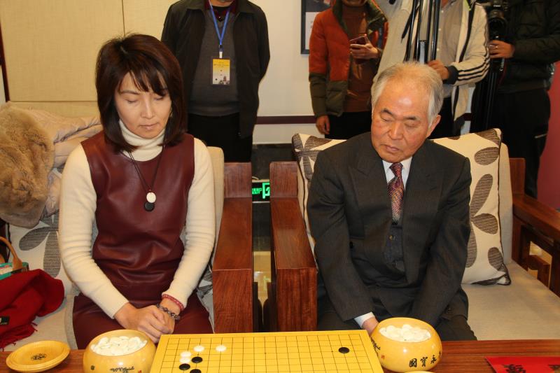 日本元老賽棋手大竹英雄/吉田美香在比賽中 曲江攝