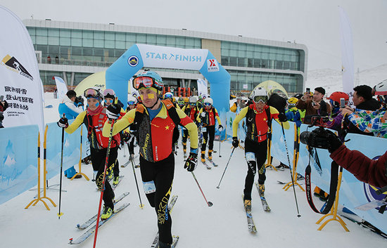 全球影响力最大滑雪登山赛事在新疆阿勒泰举行