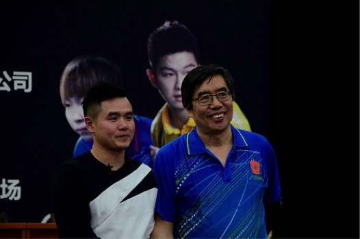 劉國正助陣首都乒乓球團體賽 幽默風趣顯露個人魅力