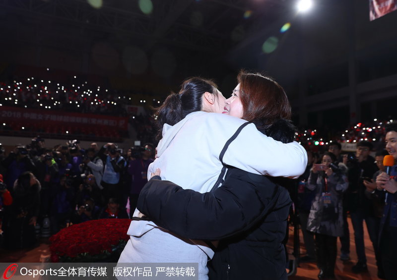 惠若琪與球迷擁抱
