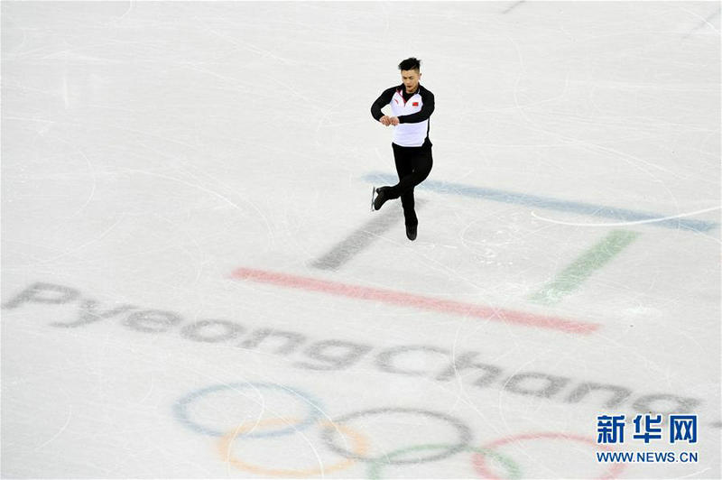 2月7日，中國花樣滑冰隊隊員閆涵進行賽前訓練。 新華社記者鞠煥宗攝