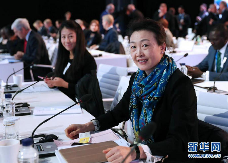 2月7日，國際奧委會委員李玲蔚（前右一）、楊揚（前右二）出席會議。新華社記者李鋼攝