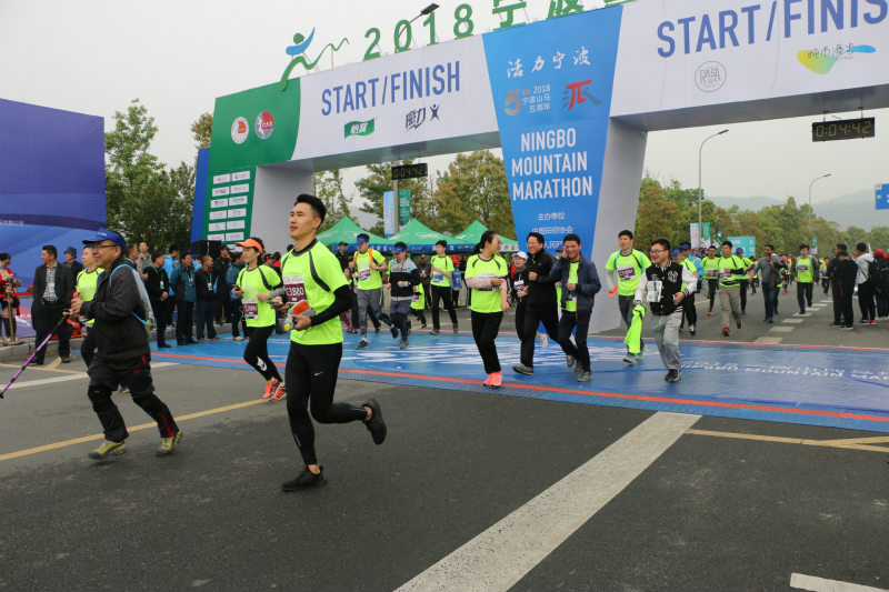 健康中國馬拉鬆系列賽2018寧波山地馬拉鬆開跑葉詩文現場感受跑步魅力