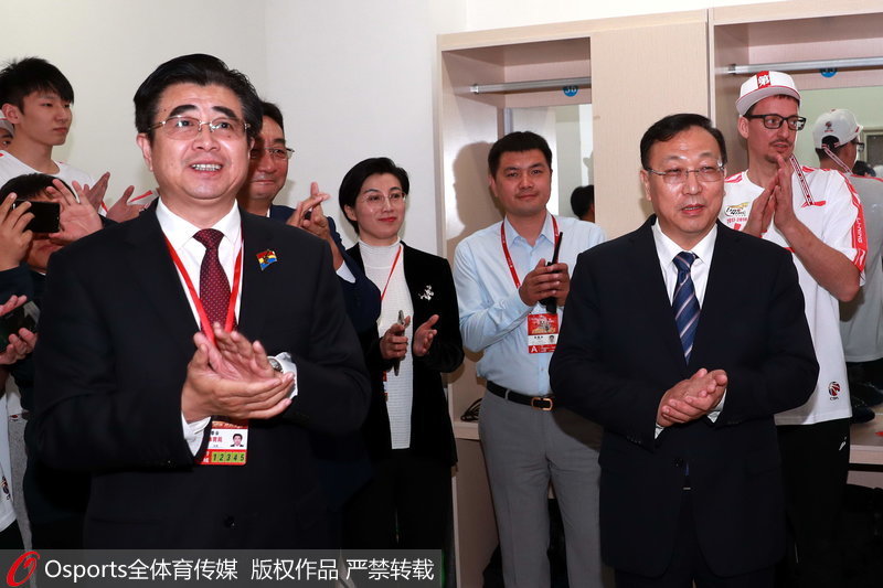 遼寧體育局局長宋凱及省內相關領導賽后第一時間慰問球隊。