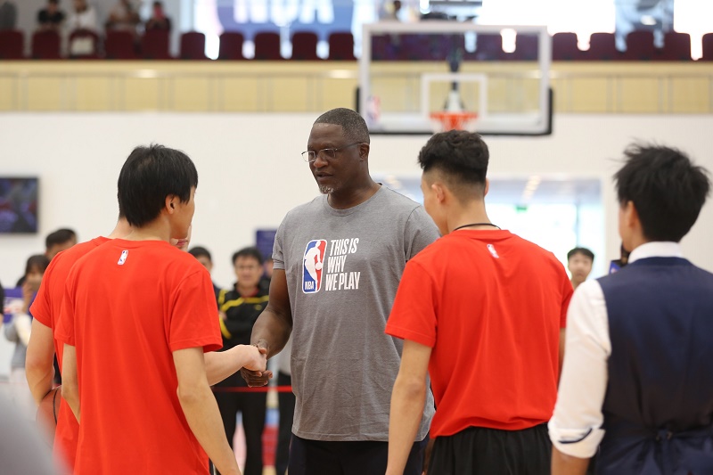 首座NBA中心在天津开业 传奇球星威尔金斯现