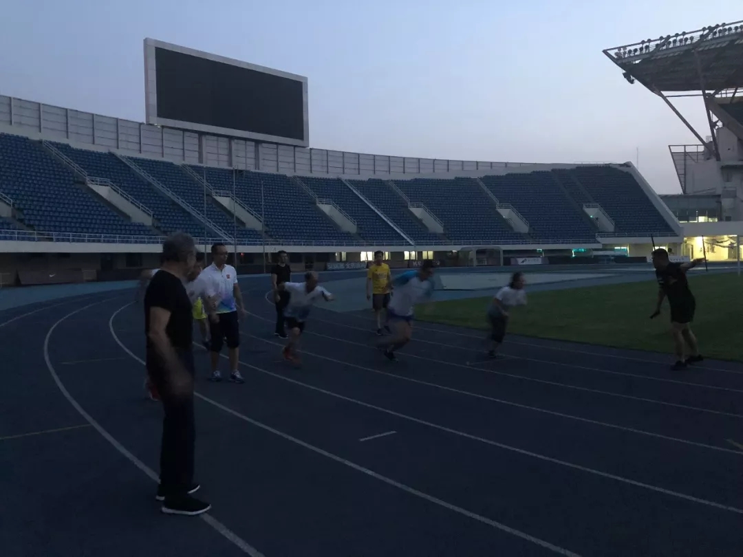 姿势跑法创始人罗曼诺夫北京特训首都媒体跑团