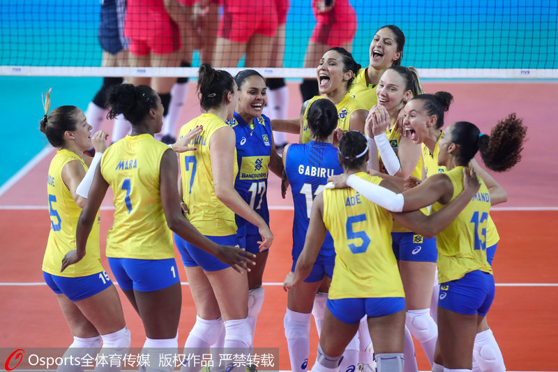 巴西女排慶祝勝利