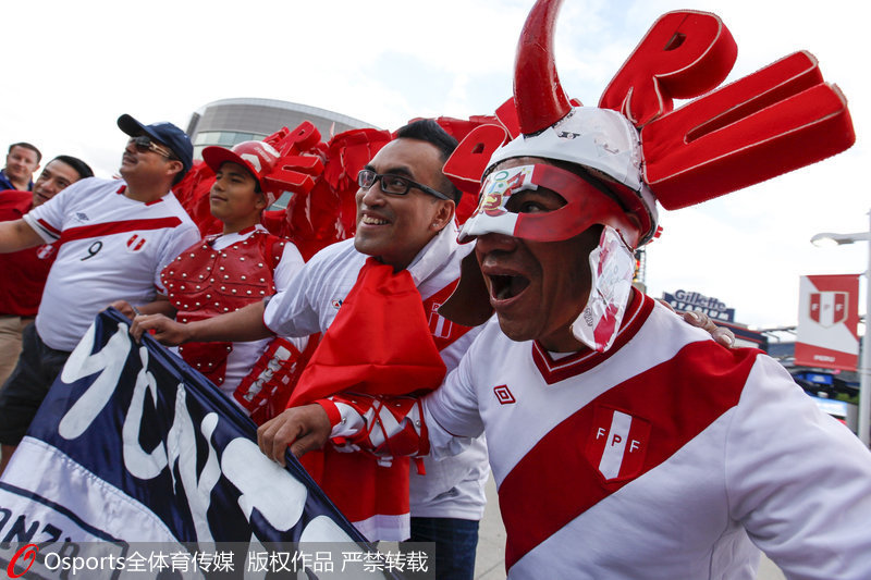 高清:世界杯C组秘鲁VS丹麦即将开战 赛前两队