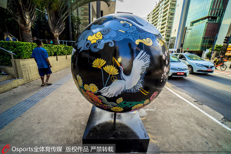 高清：聖保羅街頭展現創意足球 多彩元素慶祝世界杯【7】