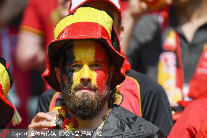 比利時球迷涂國旗臉戴國旗帽
