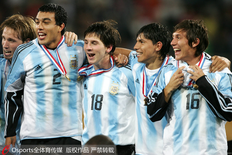 2005年，阿根廷青年隊奪取世青賽冠軍，梅西贏得了金球和金靴雙項大獎