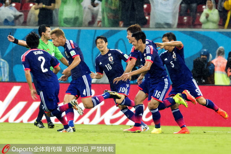 2014世界杯，本田圭佑攻破科特迪瓦球門，並在對陣哥倫比亞時助攻岡崎慎司。