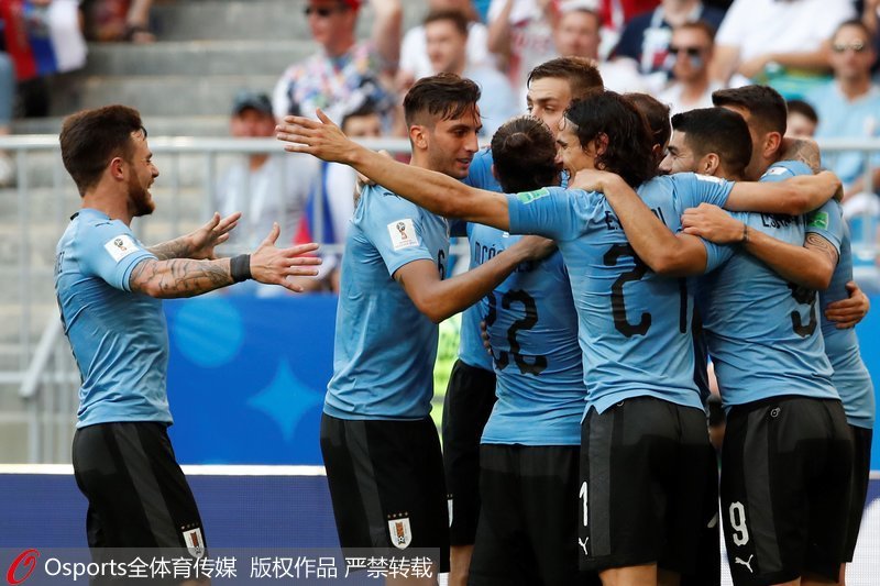 烏拉圭隊員集體慶祝勝利