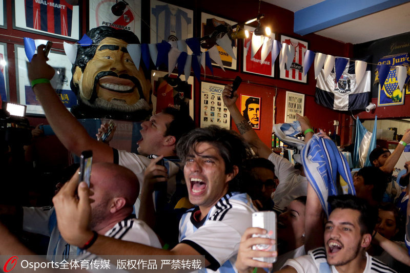 阿根廷球迷在巴西聖保羅慶祝球隊勝利