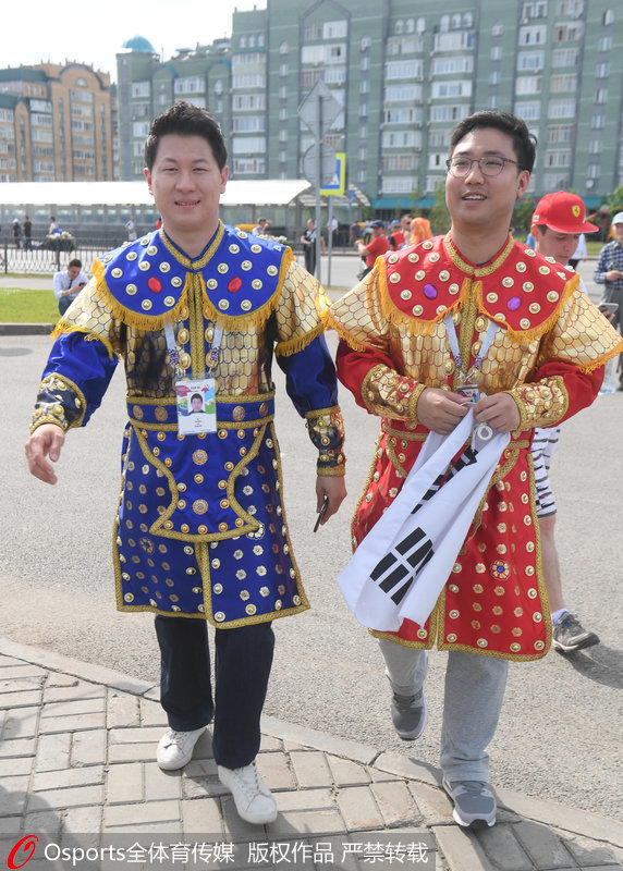 韓國球迷身穿傳統服飾助陣