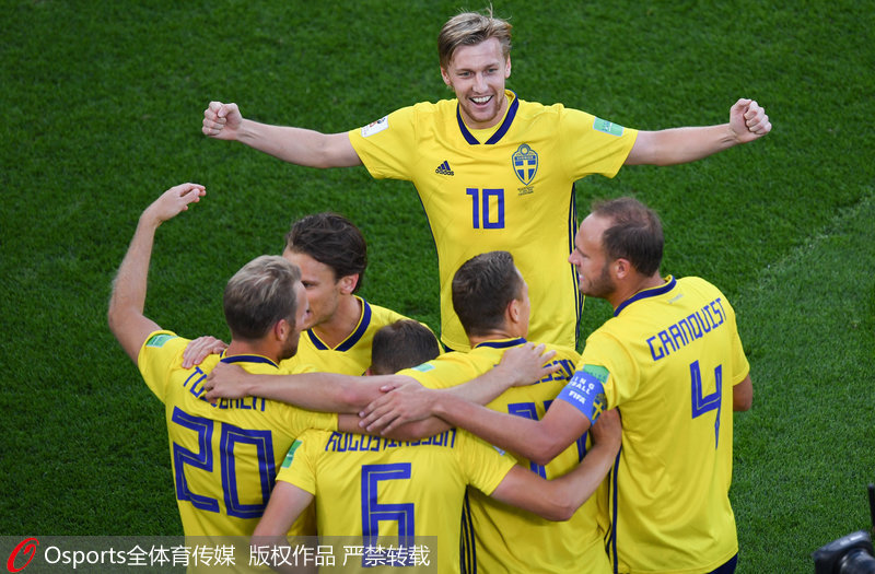 瑞典队员庆祝胜利